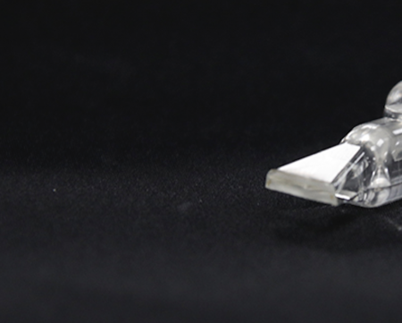 Cắt Laser Micro cho Ống Phun Nhựa Quang Học Đúc Ép - Hortech sử dụng laser siêu nhanh để thực hiện cắt vi mạch nhỏ nhanh chóng và lạnh.